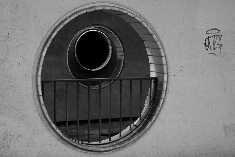 Round view by Wytze Plantenga