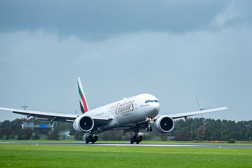 Emirates Airline Boeing 777 landing at Schiphol airport by Sjoerd van der Wal Photography
