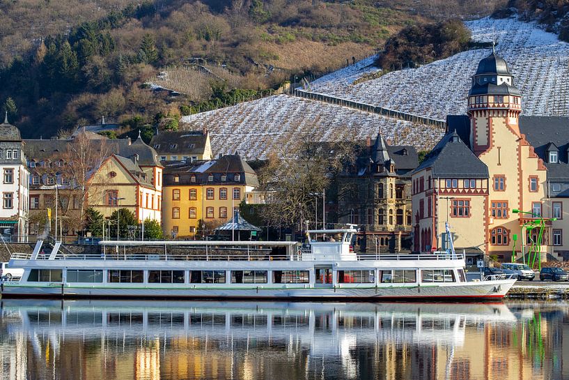 Passagiersschip op de Moezel in Bernkastel-Kues van Reiner Conrad