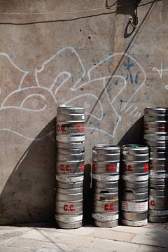 Real Life still life of beer kegs in the sun in Venice by Lilian Bisschop