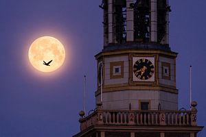 Pleine lune derrière la Nouvelle Tour à Kampen sur Marijn Alons