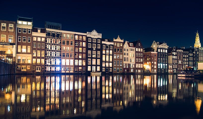 Amsterdam by night van Niels Keekstra