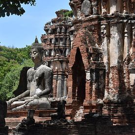 Der einzige Buddha, der noch in den Ruinen steht von Highthorn Photography