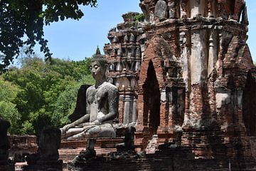 Der einzige Buddha, der noch in den Ruinen steht von Highthorn Photography