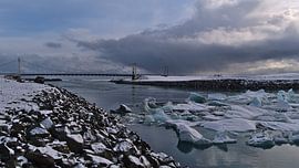 Jökulsárlón suspension bridge by Timon Schneider