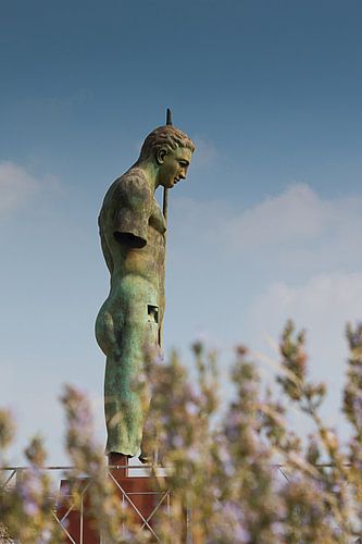 Bronzestatue eines nackten Mannes in Pompeji, Italien