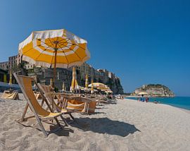 Beach with sun loungers and umbrellas, Tropea, Calabria, Italy by Rene van der Meer