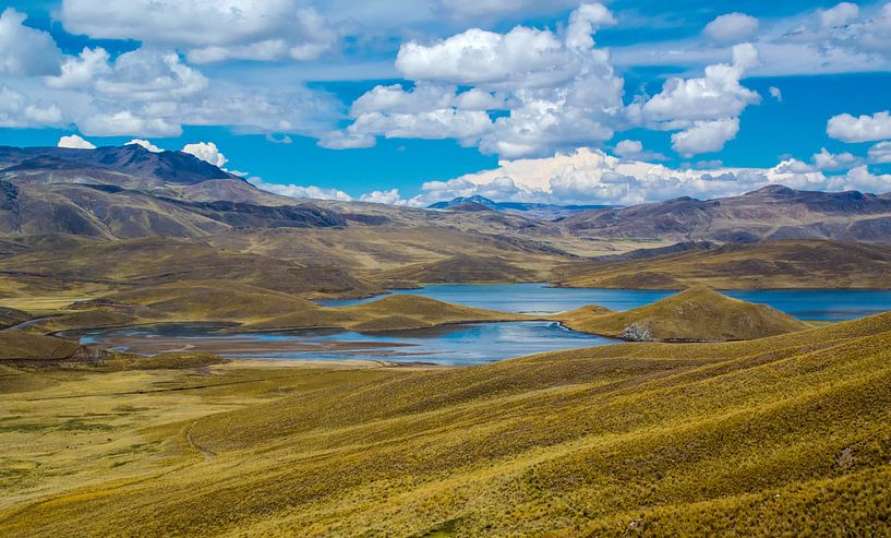 Bergmeer in de Andes, Peru van Rietje Bulthuis