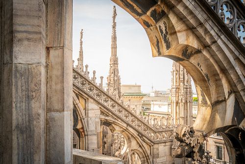 Vanaf de Hoogten van de Dom: Een Uitzicht op de Gotische Pracht van Milaan