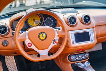 Tableau de bord de la voiture de sport décapotable Ferrari California