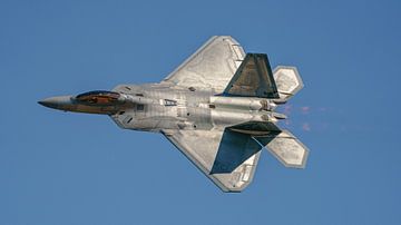 U.S. Air Force Lockheed Martin F-22 Raptor Demo Team. van Jaap van den Berg