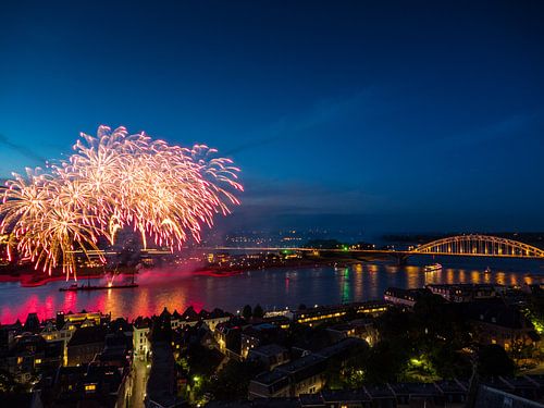 Vuurwerk in het blauwe uurtje
