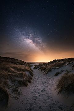 duinlandschap in de avond met melkweg waddeneilanden van Egon Zitter