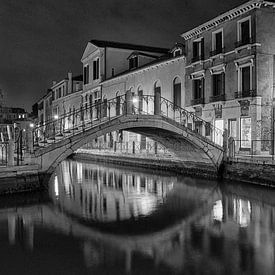Brug in Venetië bij nacht van Götz Gringmuth-Dallmer Photography