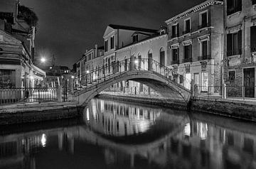 Brücke in Venedig bei Nacht