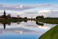 Weerspiegeling in het kanaal van Brussel van Jochem Oomen thumbnail
