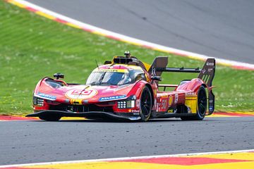 Ferrari hypercar tijdens de WEC race op Spa francorchamps van Arthur Bruinen