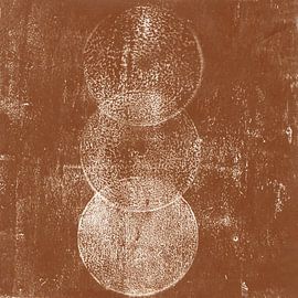 Art abstrait moderne. Formes organiques dans des tons chauds de brun et de blanc sur Dina Dankers