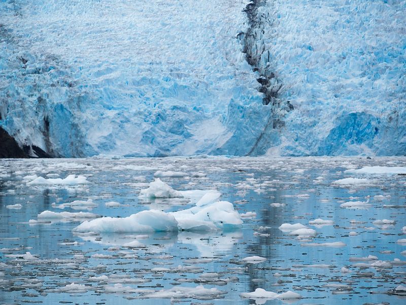 Floating ice in front of a glacier by Joost Doude van Troostwijk