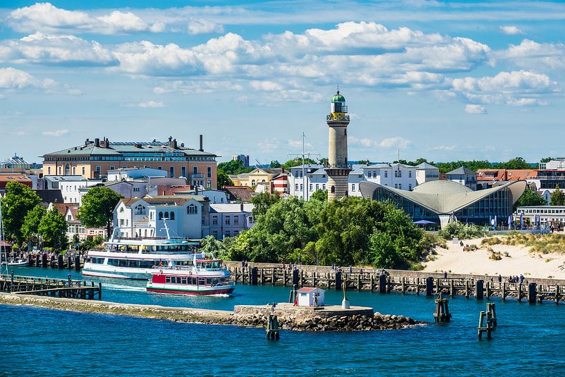 Blick auf den Leuchtturm von Warnemünde par Rico Ködder