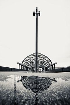 Moderne halte van glas en staal voor een metrotrein van Fotos by Jan Wehnert