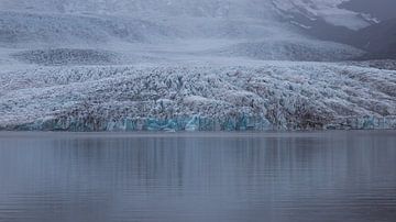 gletsjer aan het gletsjermeer Jökulsarlon te Ijsland