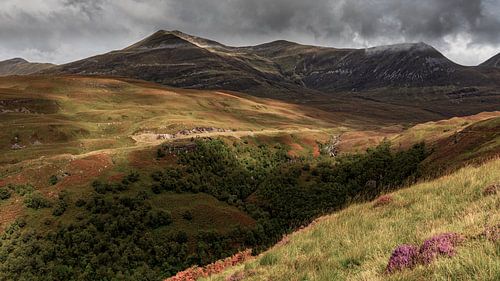 De magnifieke bergen van de Schotse Hooglanden