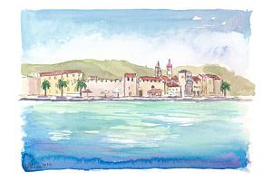 Ruhiger Blick auf das historische Trogir am Wasser, Kroatien