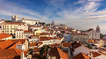 Uitzicht vanaf Portas do Sol, Lissabon, Portugal (3) van Adelheid Smitt