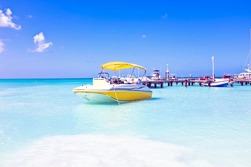 Boote im Karibischen Meer auf Aruba von Eye on You