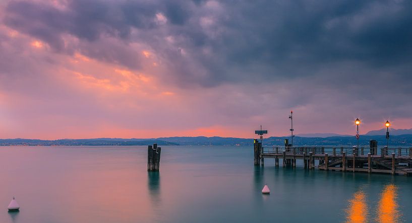 Coucher de soleil à Sirmione, Lac de Garde, Italie par Henk Meijer Photography