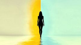 Vrouw op water met geel-blauwe achtergrond