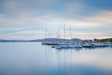 Kleine haven op het eiland La Maddalena, Sardinië van Marc Vermeulen