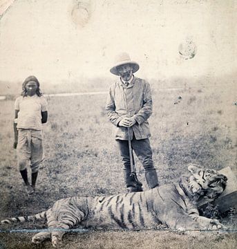 Photo ancienne noir et blanc chasseurs de safari