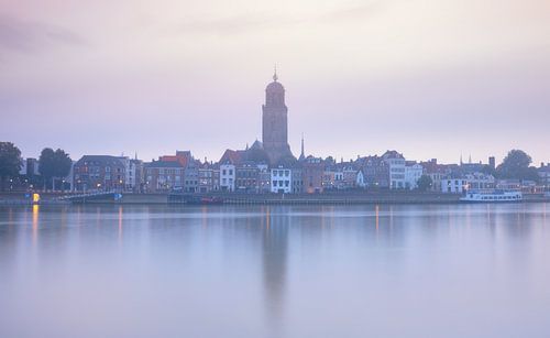 Deventer aan de IJssel in de mist, Nederland