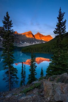 Zonsopkomst Moraine Lake, Canada van Henk Meijer Photography