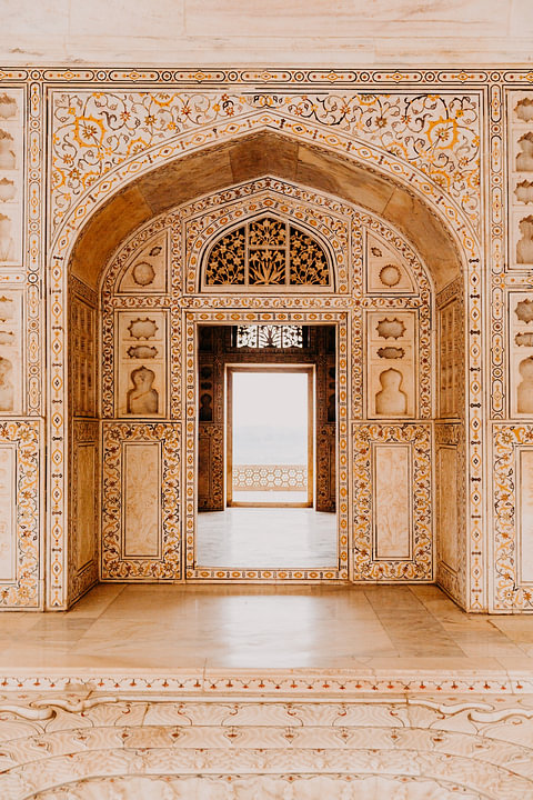 Prachtig marmer in Agra fort in India van <span class="secondary-font">Yvette Baur</span>