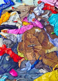 Buntes Kleiderchaos von Natascha Baumgärtner