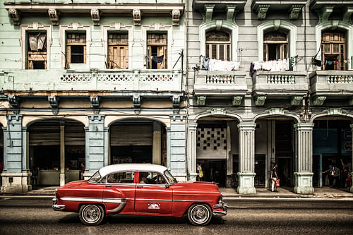 Oldimer in Havana at the Malecon