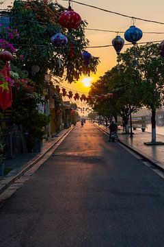 Zonsopkomst in Hội An, Vietnam van Karsten Glasbergen