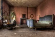 Urbex slaapkamer met kinderwagen van Henny Reumerman thumbnail