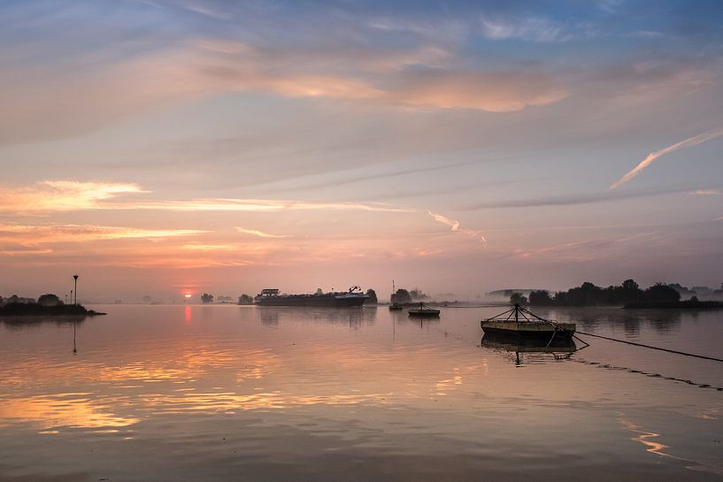 Ochtendgloren Nederrijn by Moetwil en van Dijk - Fotografie