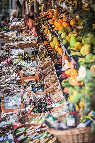 Taormina (Siciliaans: Taurmina)  Sicilië Italië  drukke markt