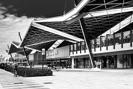 Haupteingang des Hauptbahnhofs Tilburg von Marianne van der Zee