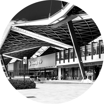 Station Tilburg centraal vooringang van Marianne van der Zee