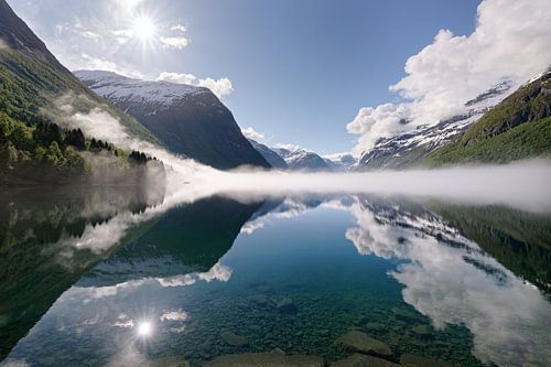 Morning light at the lake