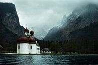 kerk in de bergen aan een meer van Jo Haegeman thumbnail