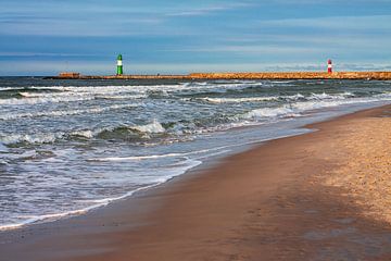 Pier aan de kust van de Oostzee in Warnemünde van Rico Ködder