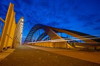 Hogeweidebrug oder Gelbe Brücke Utrecht am Abend von Russcher Tekst & Beeld Miniaturansicht