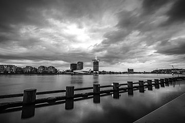 Het Adam gebouw aan het IJ in Amsterdam van Mike Bot PhotographS